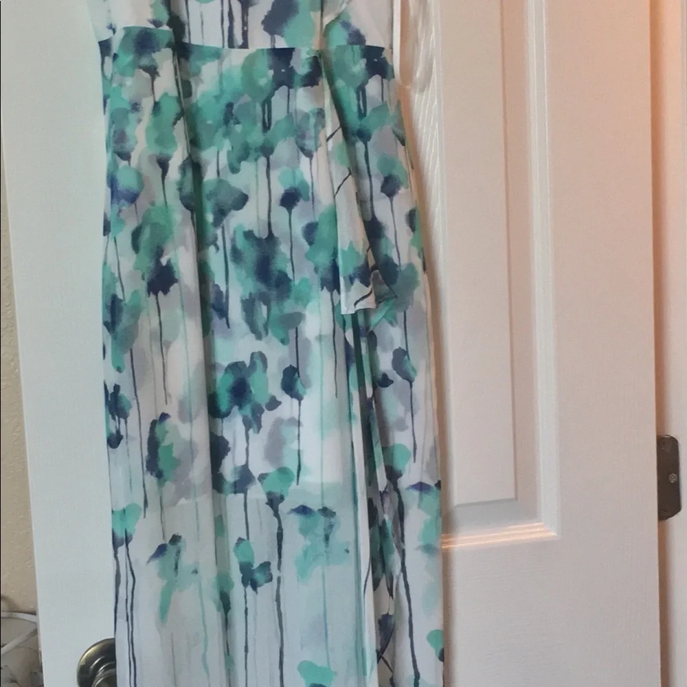 Dress - Picture 2 of 8